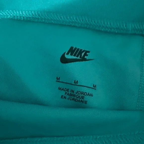 Nike Sportswear Classic Women’s High Waisted 8” Biker Shorts, Size Medium. New! - Picture 4 of 11